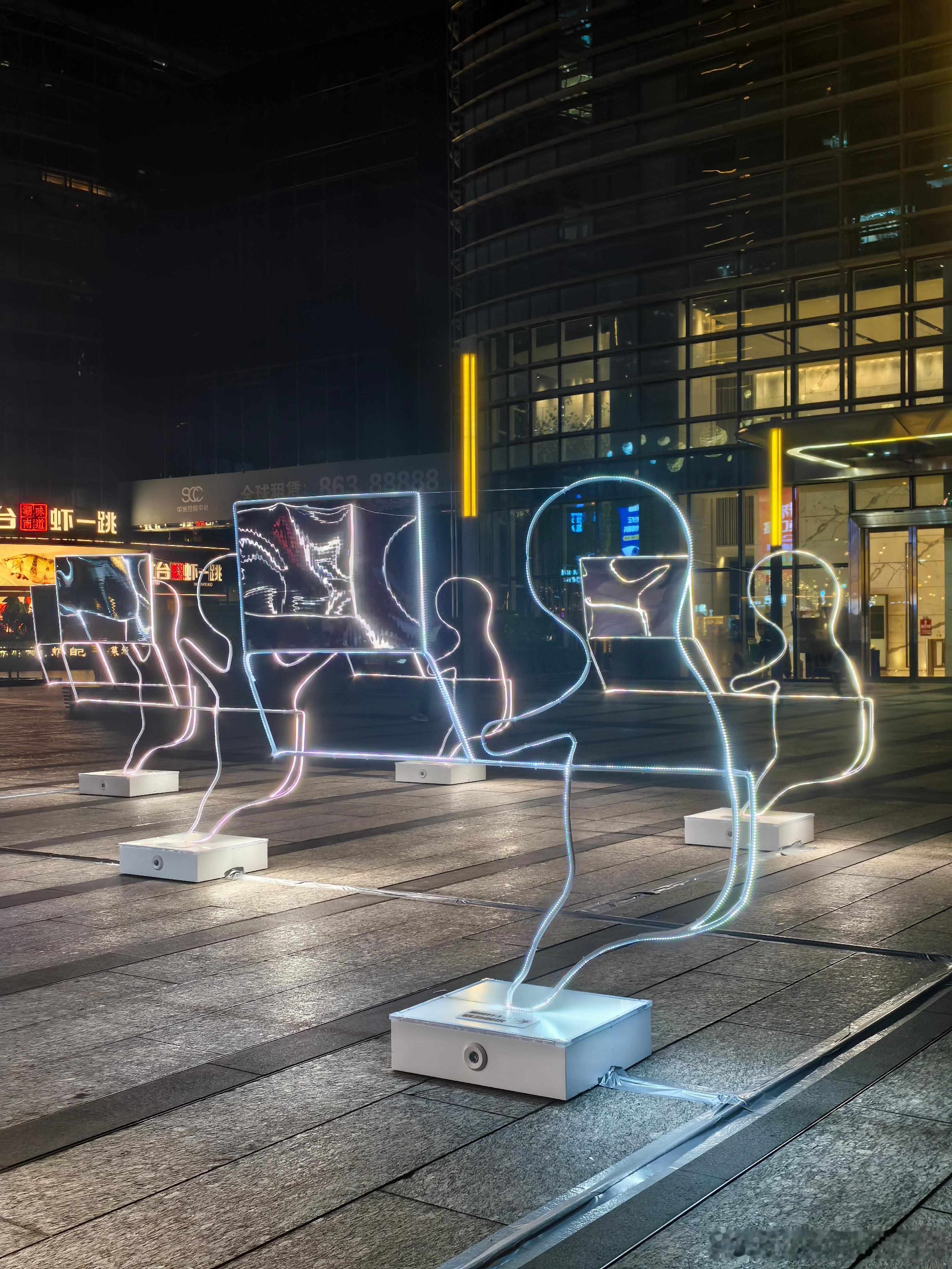 库切︱彼得堡的大师而今在他的生活中，羞耻感似乎失去了力量，被一种不属于道德范畴的