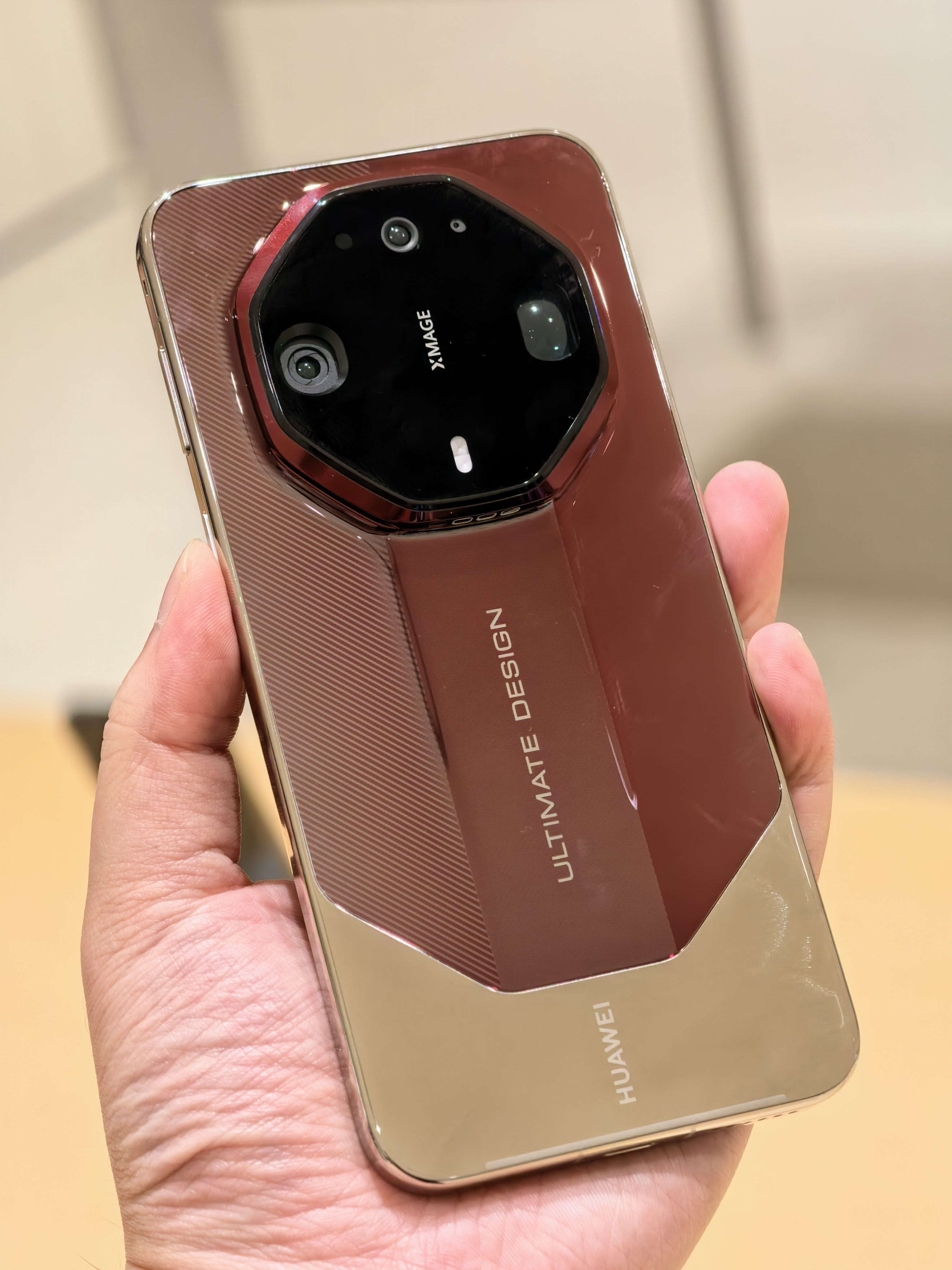 拿Mate 90 Pro Max在路上随手拍了点，你们觉得效果怎么样咩？ ​​​