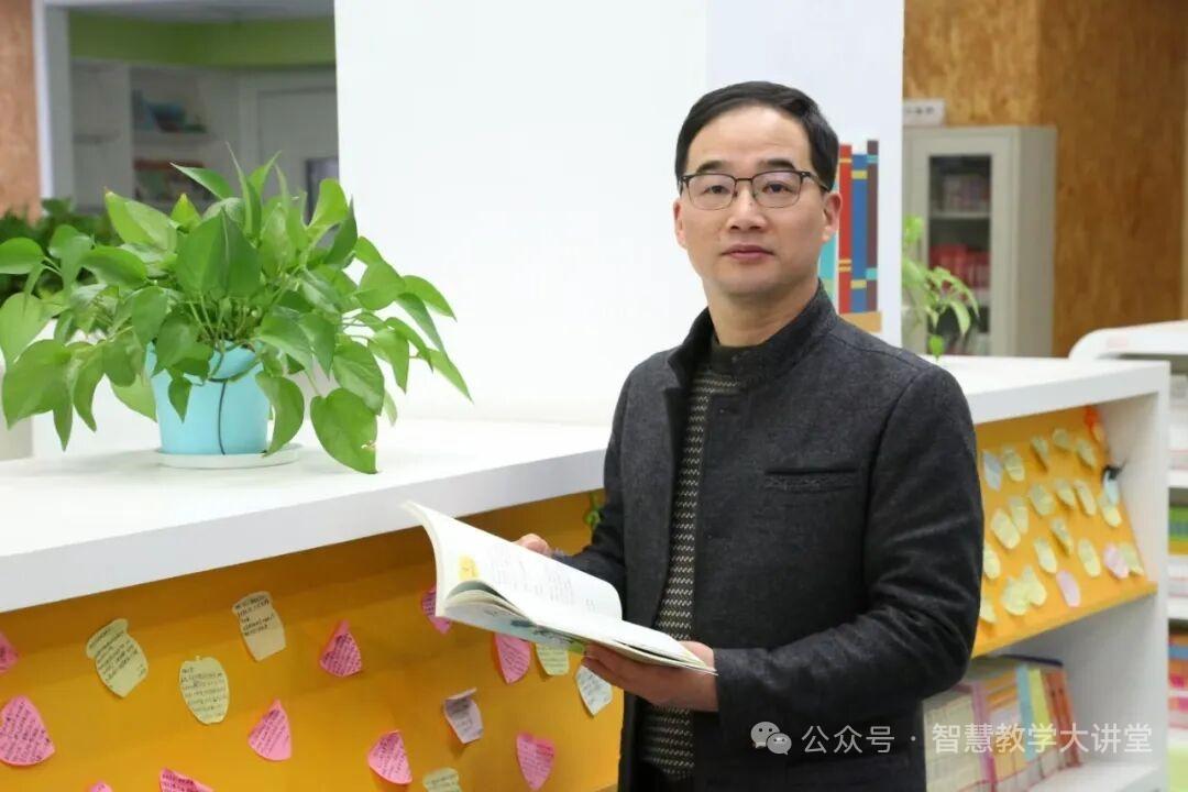 智慧教学大讲堂·419期
01智慧分享
​主题：创客教育内涵发展的实践路径探索
