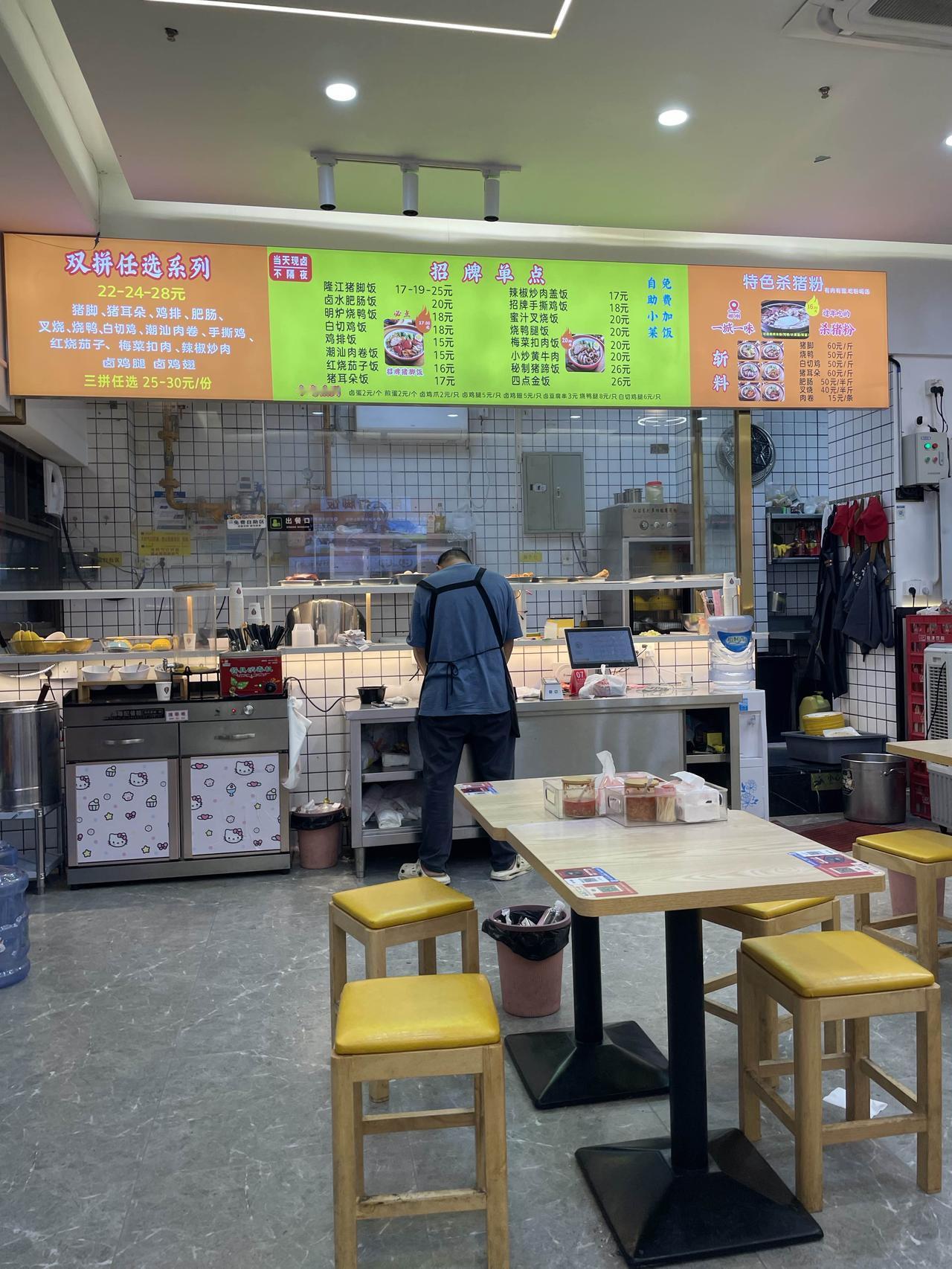 这就是深圳打工人的猪脚饭，在肚子饿的时候就觉得非常的好吃，平时就觉得平凡无奇！