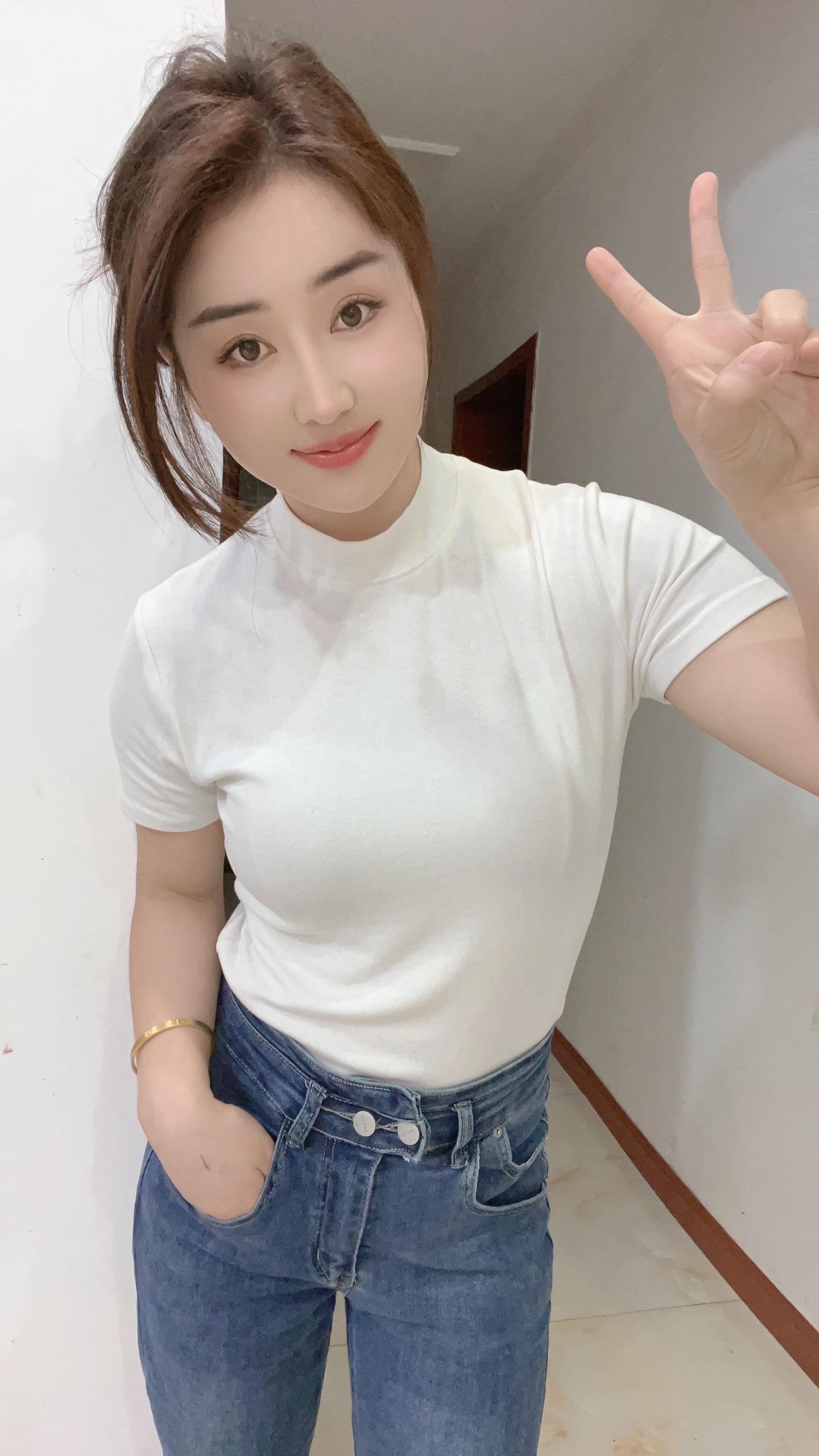 一个女人想要的男人，是在这个男人生气时，他还能控制住自己的脾气，宁愿伤害自己也不肯伤害你，这个男人才值得你去爱，而不是在他生气时，说一大堆狠话的男人