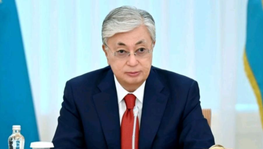 这下俄罗斯也彻底傻眼了！在此前，访日结束之后的，哈萨克斯坦总统来到了俄罗斯，与普