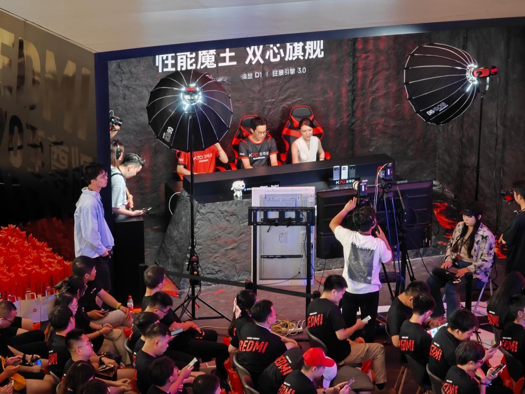 昨天在武汉梦时代碰到 王腾Thomas 和 西安WE_鹏鹏 打比赛，王腾好像还打