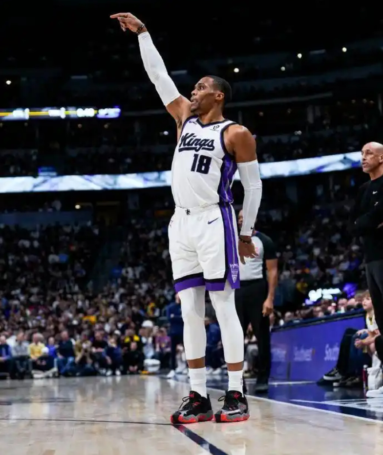 威少末节15分绝杀旧主 约基奇44分空砍难阻掘金崩盘威少全场仅出战29分钟，却用