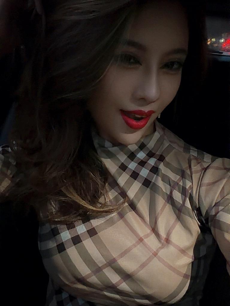 后来刀枪炮也烂大街了 她也不是一蹭就哭的女孩了