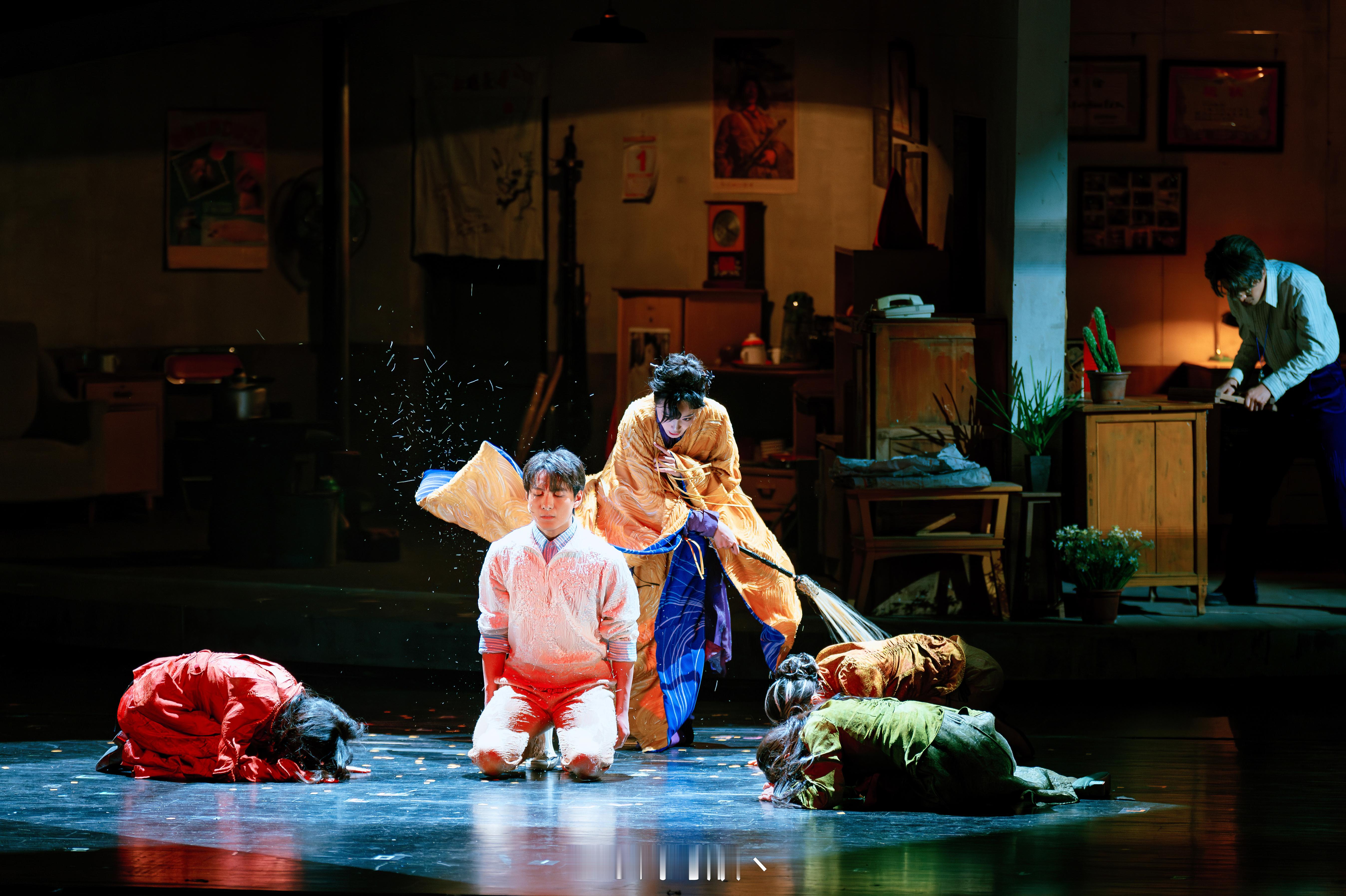 这轮仙症演出结束后狂睡一天，终于有精神起来写个小结。对于仙症，其实我完全是原著党