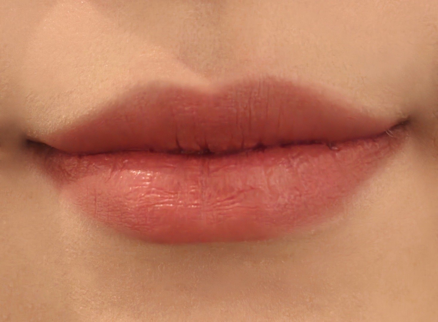 2025最后一抹唇色诱惑TF超细管突然想起《纸牌屋》里的克莱尔，她的冷静从不是没