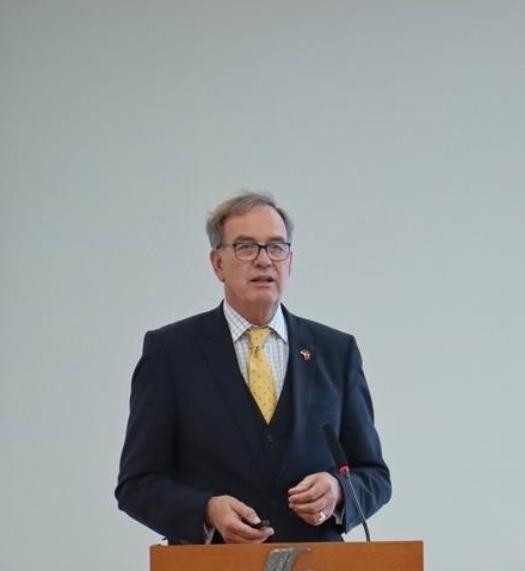 德国：中美打不起来了，因为打了也白打！日前德国教授坦率指出：美国不是害怕中国，也