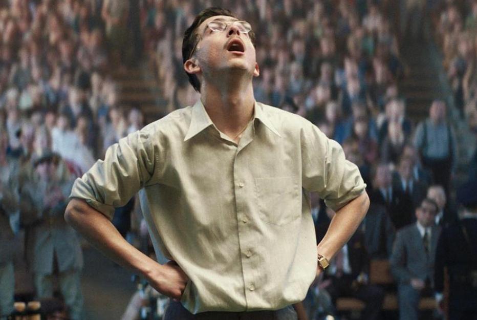 荣誉与威胁。一个人可以改变世界，但首先要改变自己。“如果你赢了，你就会被困在这里