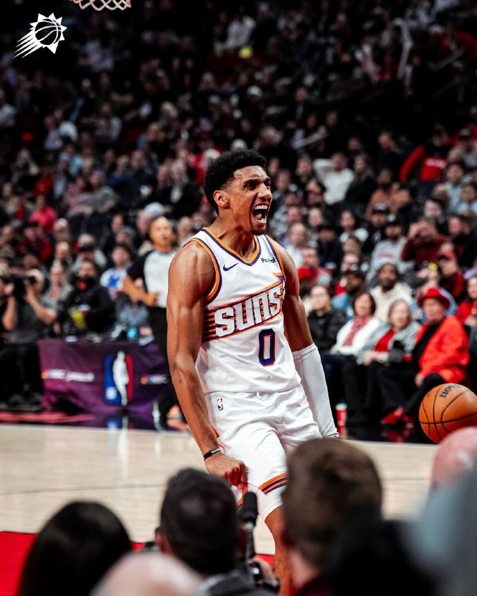 常规赛G15，太阳大胜开拓者。各轮换球员评分如下👇夯：邓恩、吉莱斯皮、马威、布