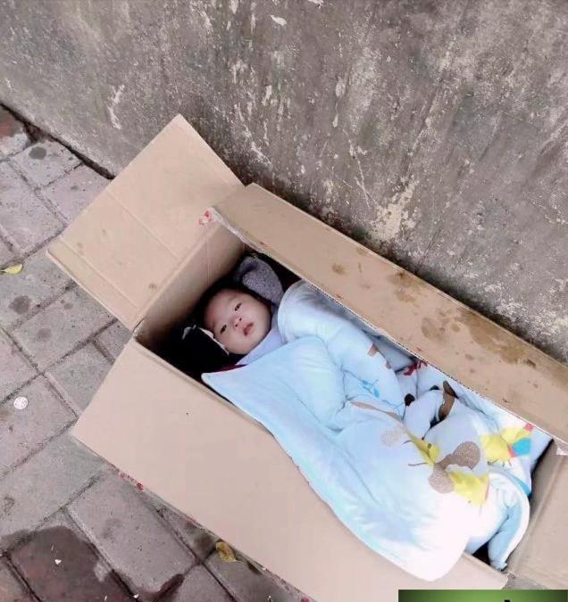 1997年，辽宁35岁男子捡到瘫痪女婴，不顾妻子离婚，毅然决然将她抚养长大，19
