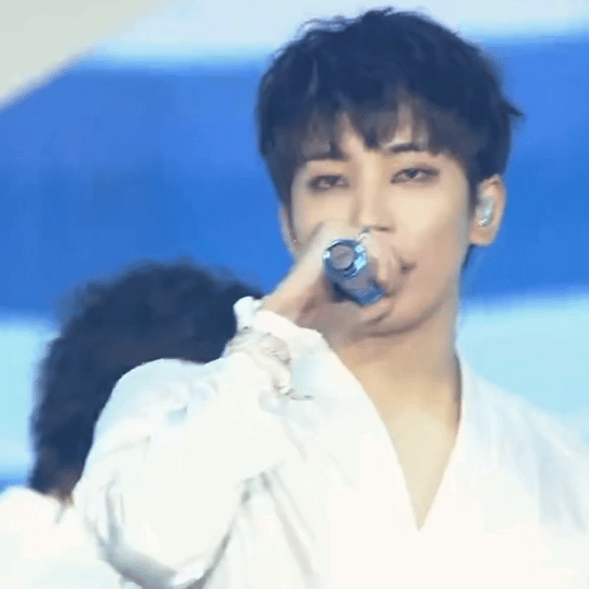 #全圆佑演唱会卷发##全圆佑演唱会又跳supershy#哇塞 很难不爱 ​​​