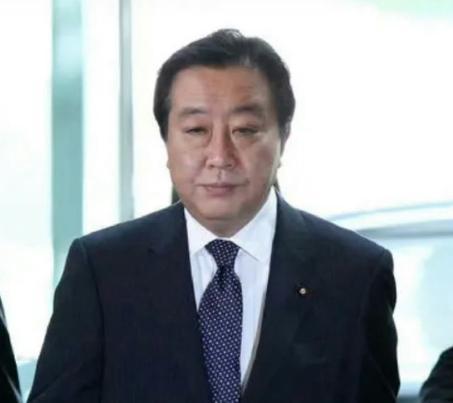 花几个小时去挑选衣服，只是为了避免让人瞧不起？未必如此。
高市早苗穿什么衣服并不