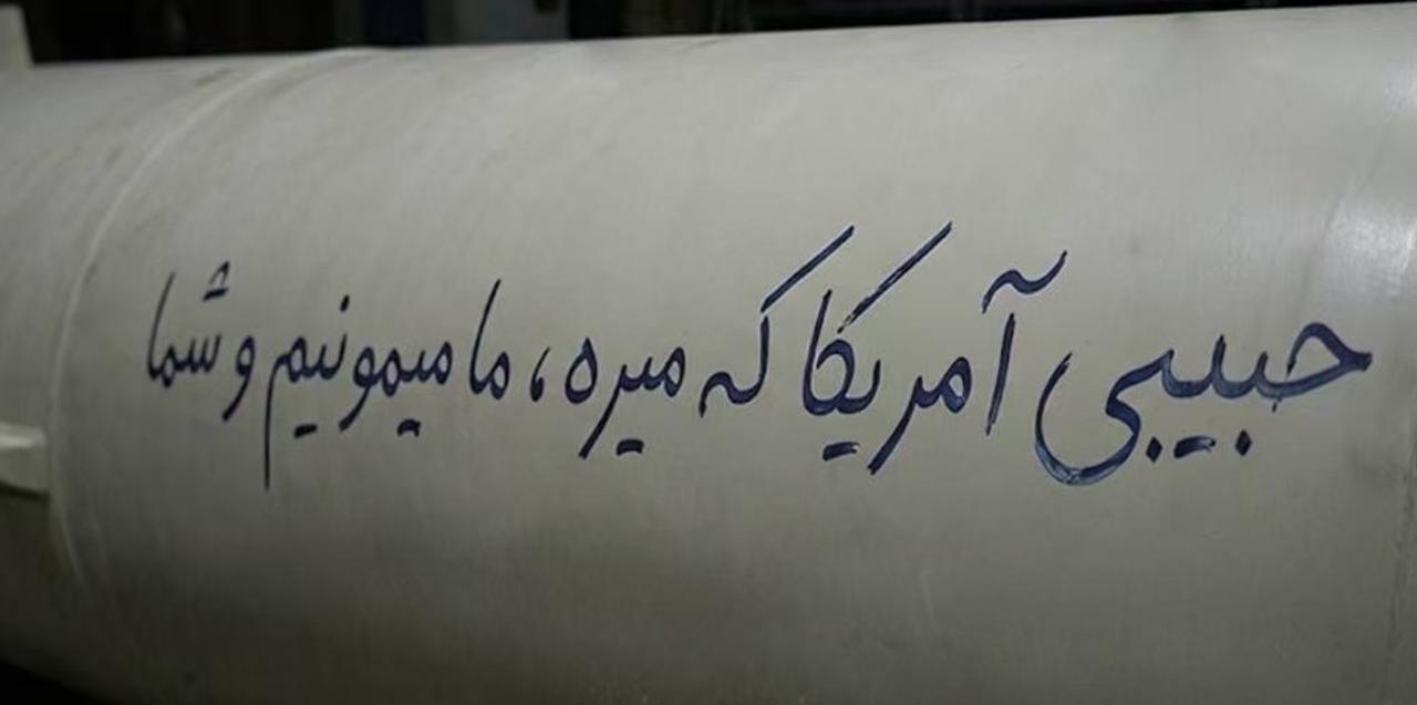 伊朗人的幽默感还是很不错。

阿联酋突然空袭了伊朗一个拉万上的石油设施之后，那伊