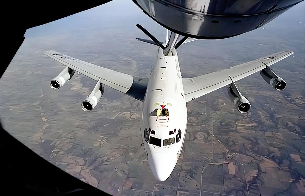 这事绝对不简单！当地时间1月8号美军专门用来“揪核痕迹”的WC-135R“核侦探