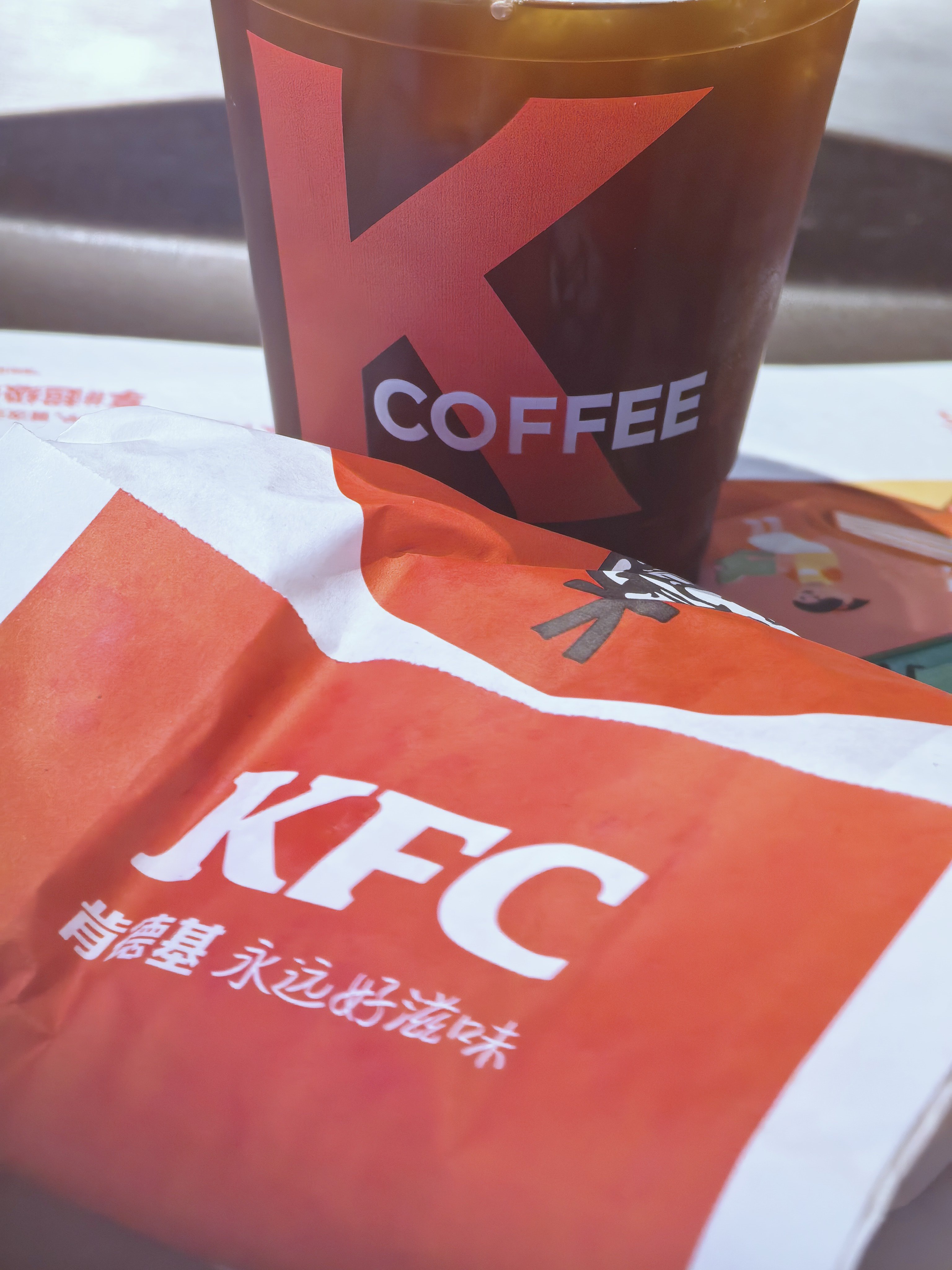 起得早还是有好处我已经在机场恰饭了