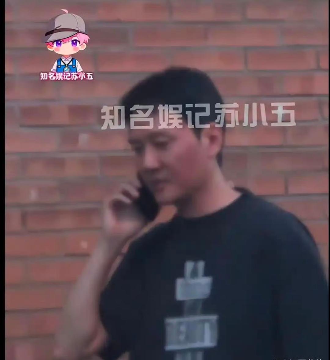 跟明兰分手这么多年，二叔还是单身，看来二叔日子过得也是不顺心呢，要不然怎么整个人