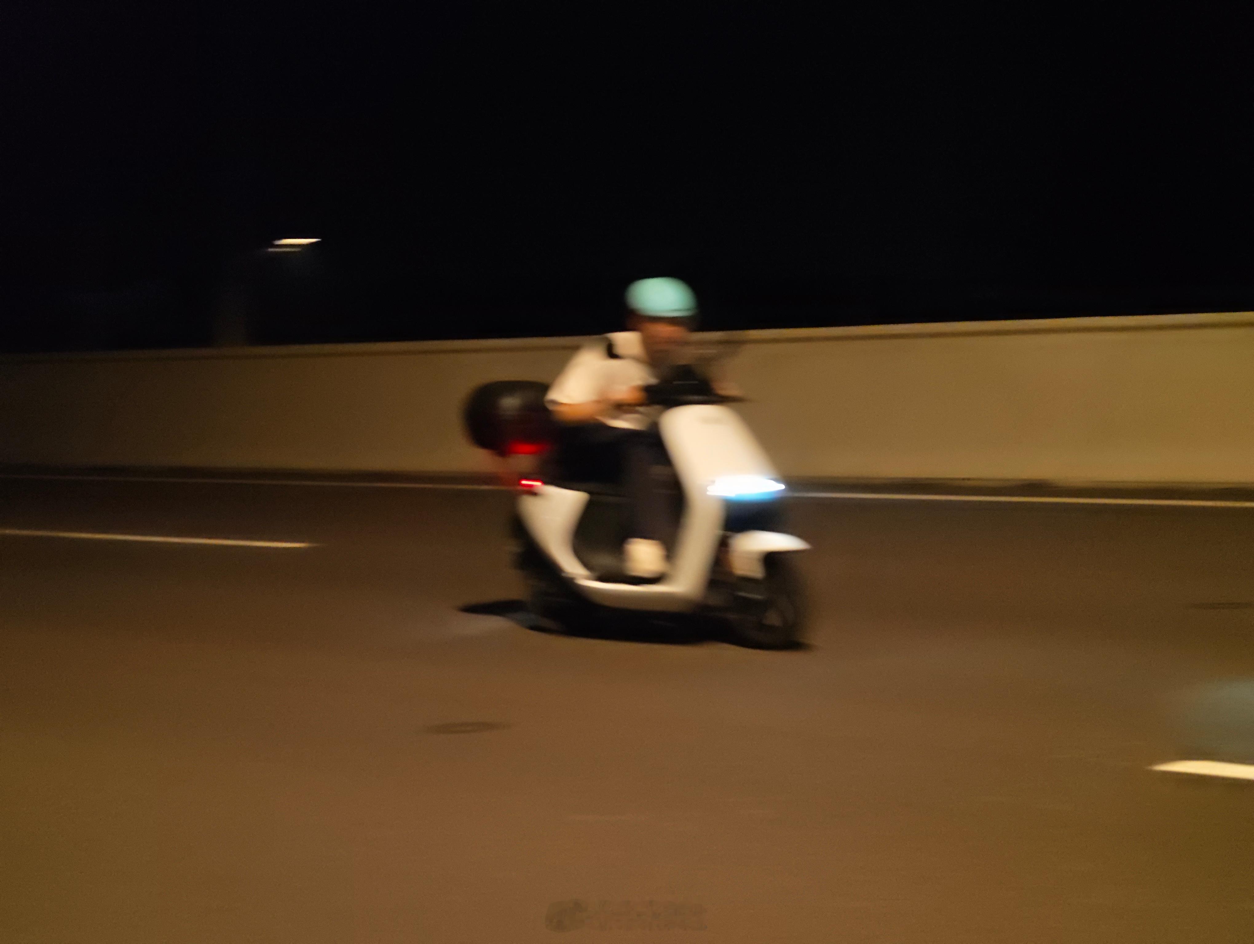 封闭路段，请勿模仿！（312未通车路段） 【其实骑得并不快，只有30多，只是晚上