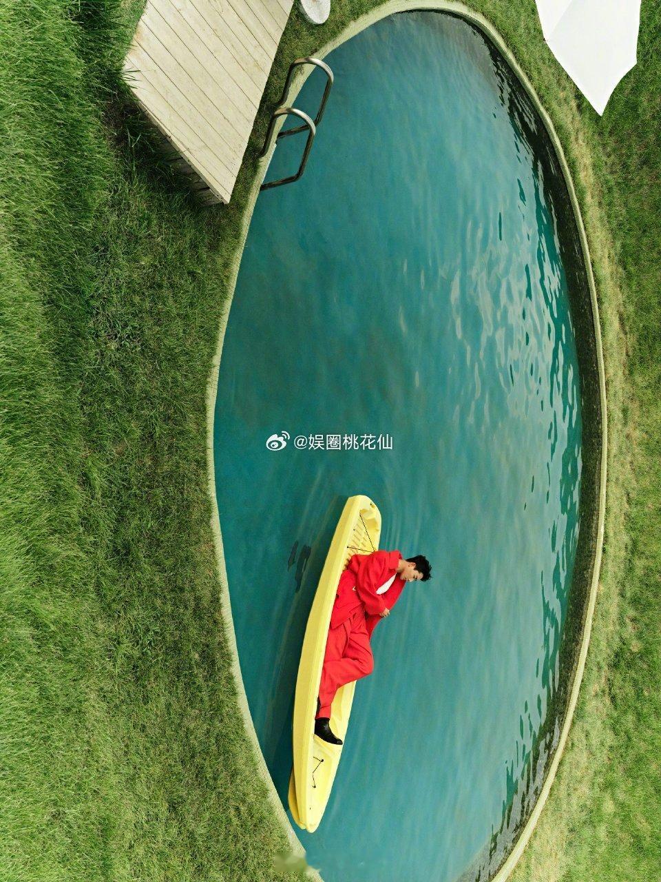 张晚意录完花少晒黑了好几个度 哇，张晚意从《花儿与少年》录制回来，晒黑程度令人咋