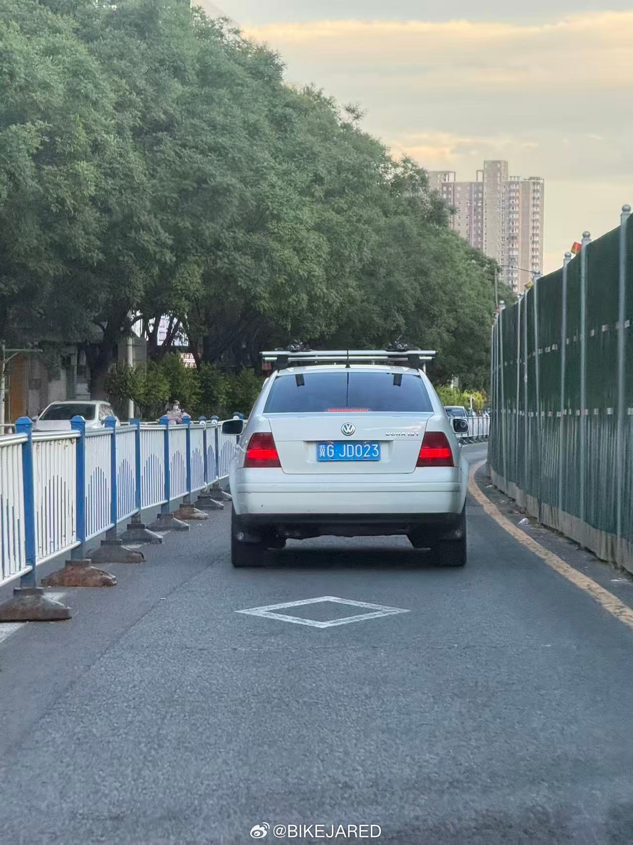 宝来大众宝来老车不死,也不会凋零 在路上被朋友拍到了 张家口·美居・丽景园