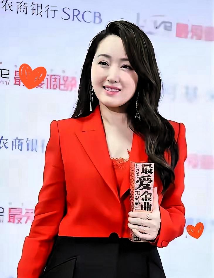 杨钰莹这波真的藏不住了
谁能想到54岁的她
不仅是甜歌天后，居然还是

豫章师范