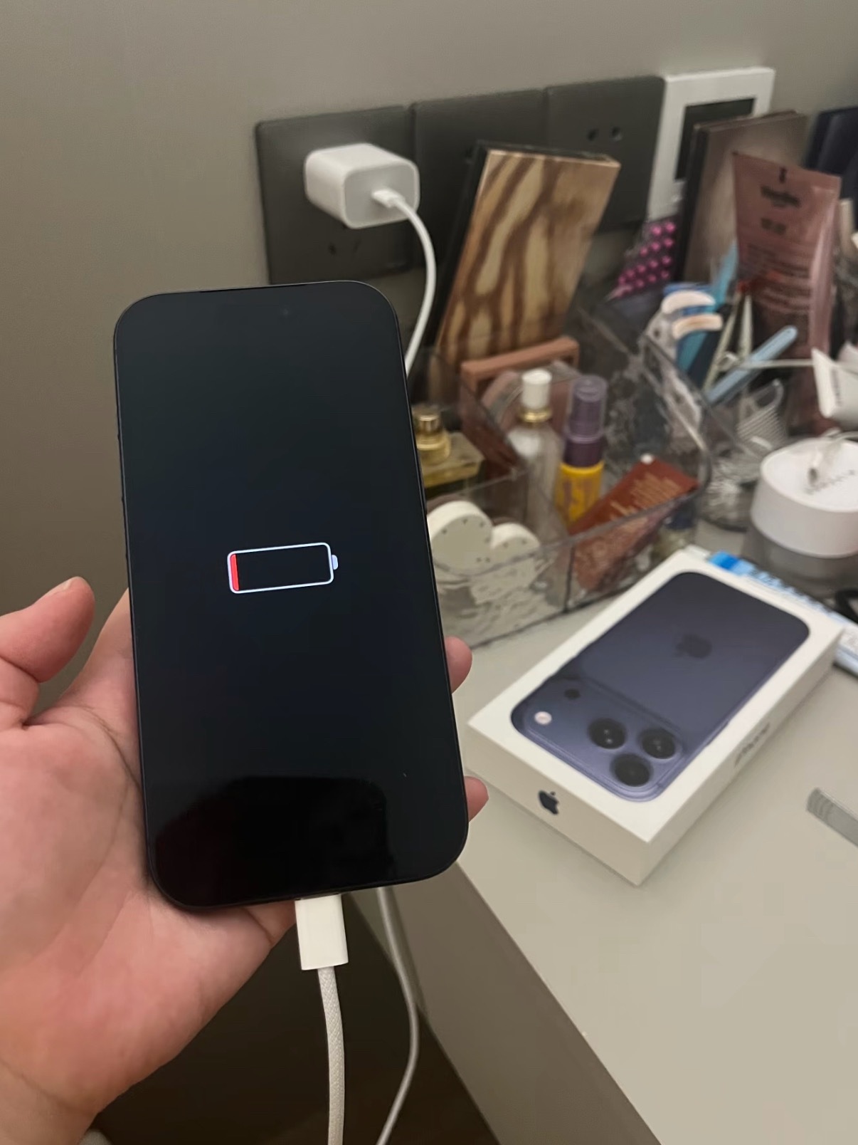 iPhone17官方电池充电建议虽然苹果官方客服给出了iPhone 手机充电建议