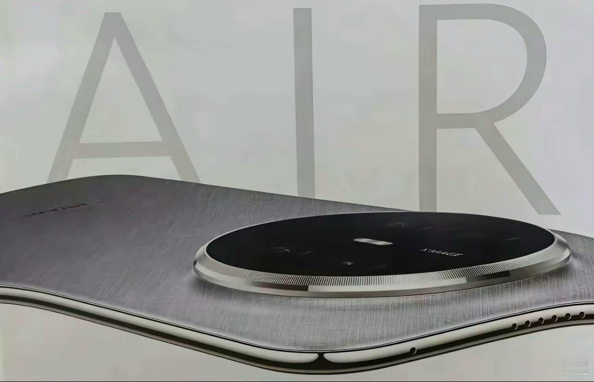 疑似华为Mate70 Air外观曝光，看样式确实挺薄，而且还是熟悉的金丝银锦配色