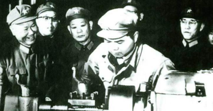 1967年毛泽东与杨成武一同散步时，随口询问：你可知道如今陈再道身在何处吗？
1