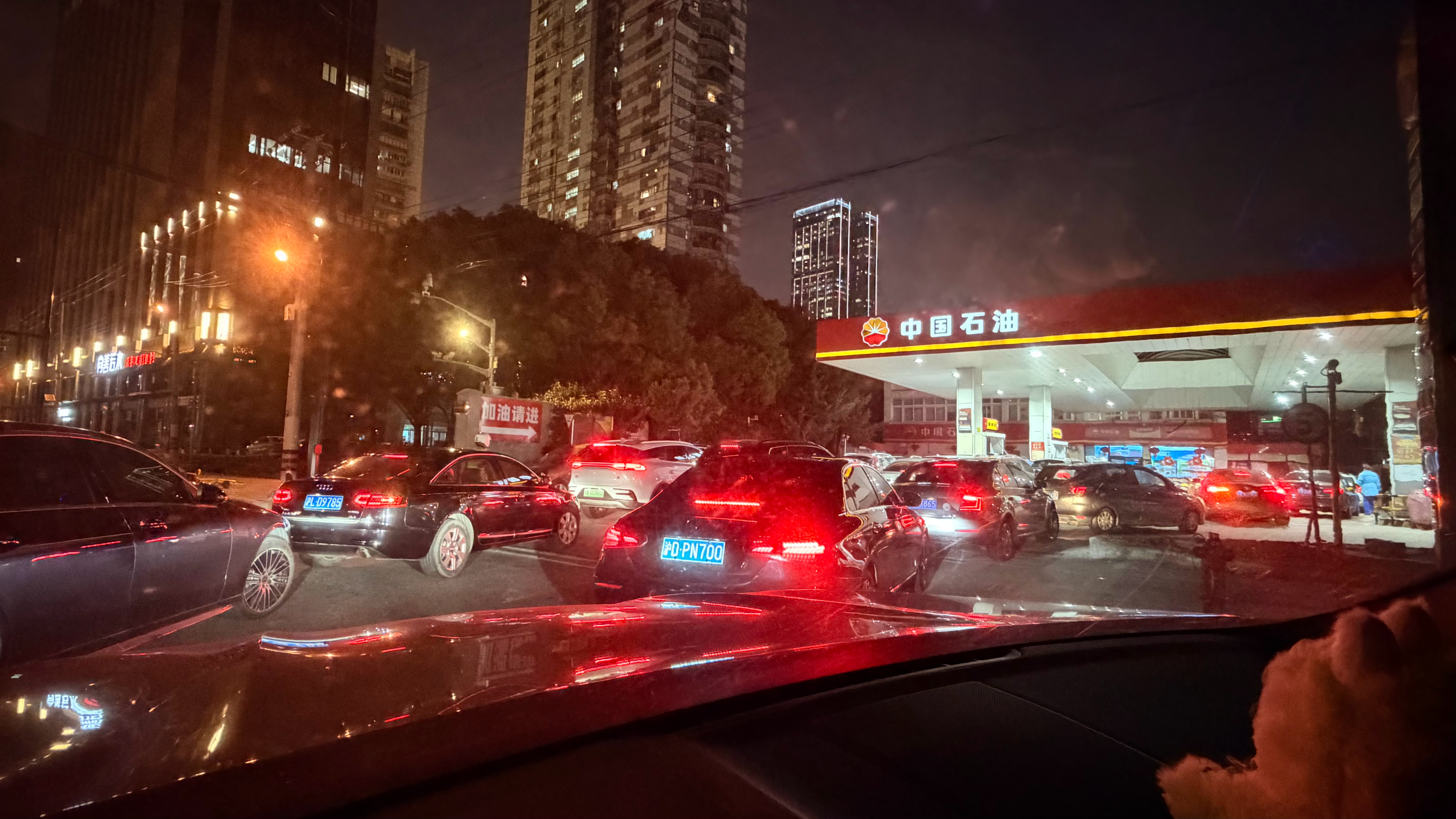 中国石油伊朗 伊朗，以色列的战争带来最直观的表现，就是原由黄金的上涨，而每到这个