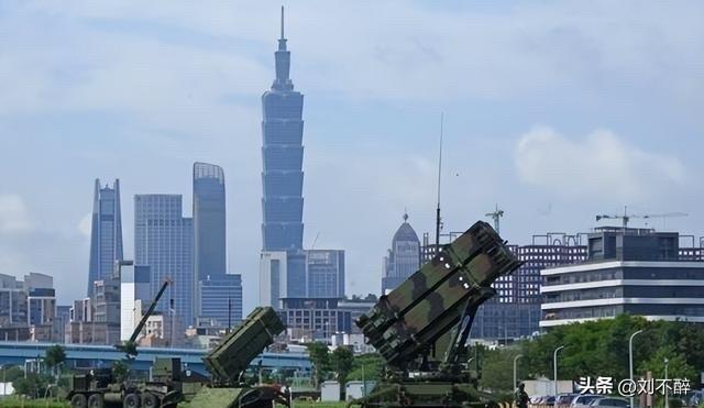《华尔街日报》今天（8月6日）报道：“台湾周三启动了为期10天的军事和民防演习，