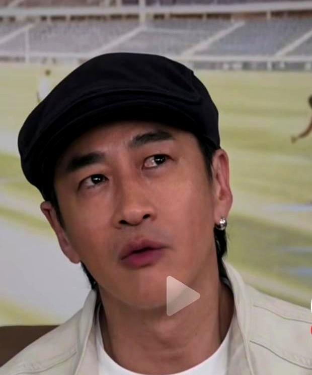 何润东披着项羽的甲胄在宿迁现身时，那双眼通红得藏不住。
采访里说，受邀回这里，心