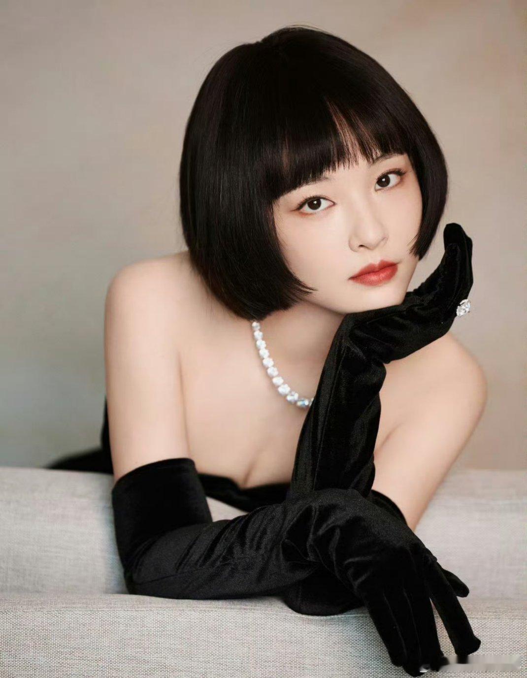 吴倩朵拉头 同样都是朵拉头，吴倩就又美又灵动，女娲造人的时候果然是有偏爱的[do