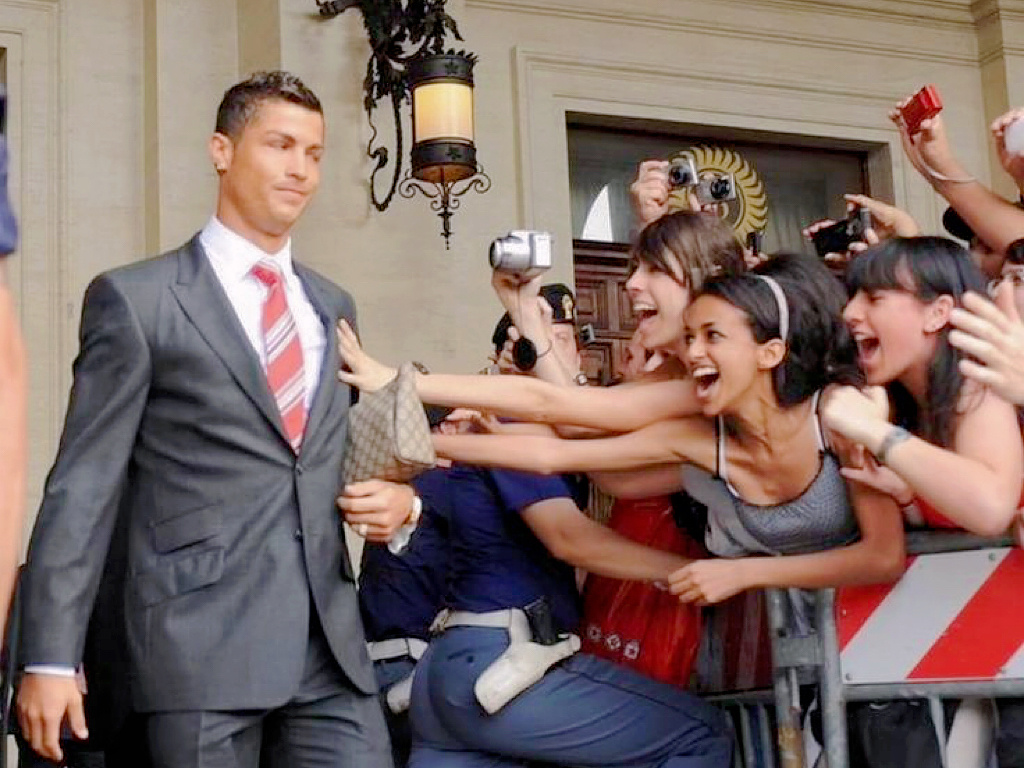 嗯 …… 怎么摸我( : 👀 