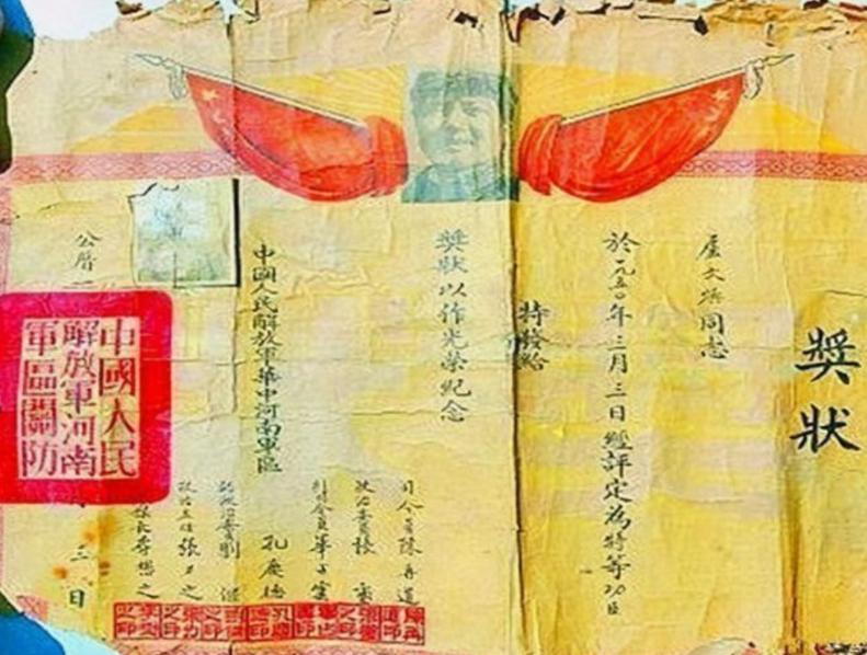 1994年，河南73岁老农卢文焕欠债不还，法院人员上门时，他害怕的躲了起来，让人