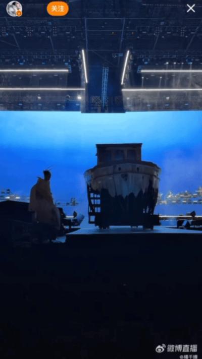 杨千嬅亲自提供第二视角演唱会杨千嬅开演前直播等堵车歌迷 杨千嬅的温柔不是嘴上说说