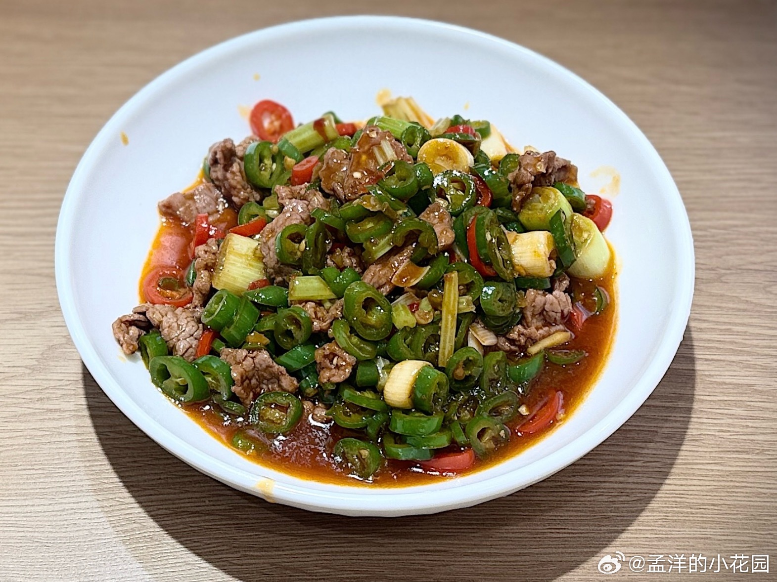 挺好奇 这一份小炒黄牛肉 牛肉含量有多少 70克？ 