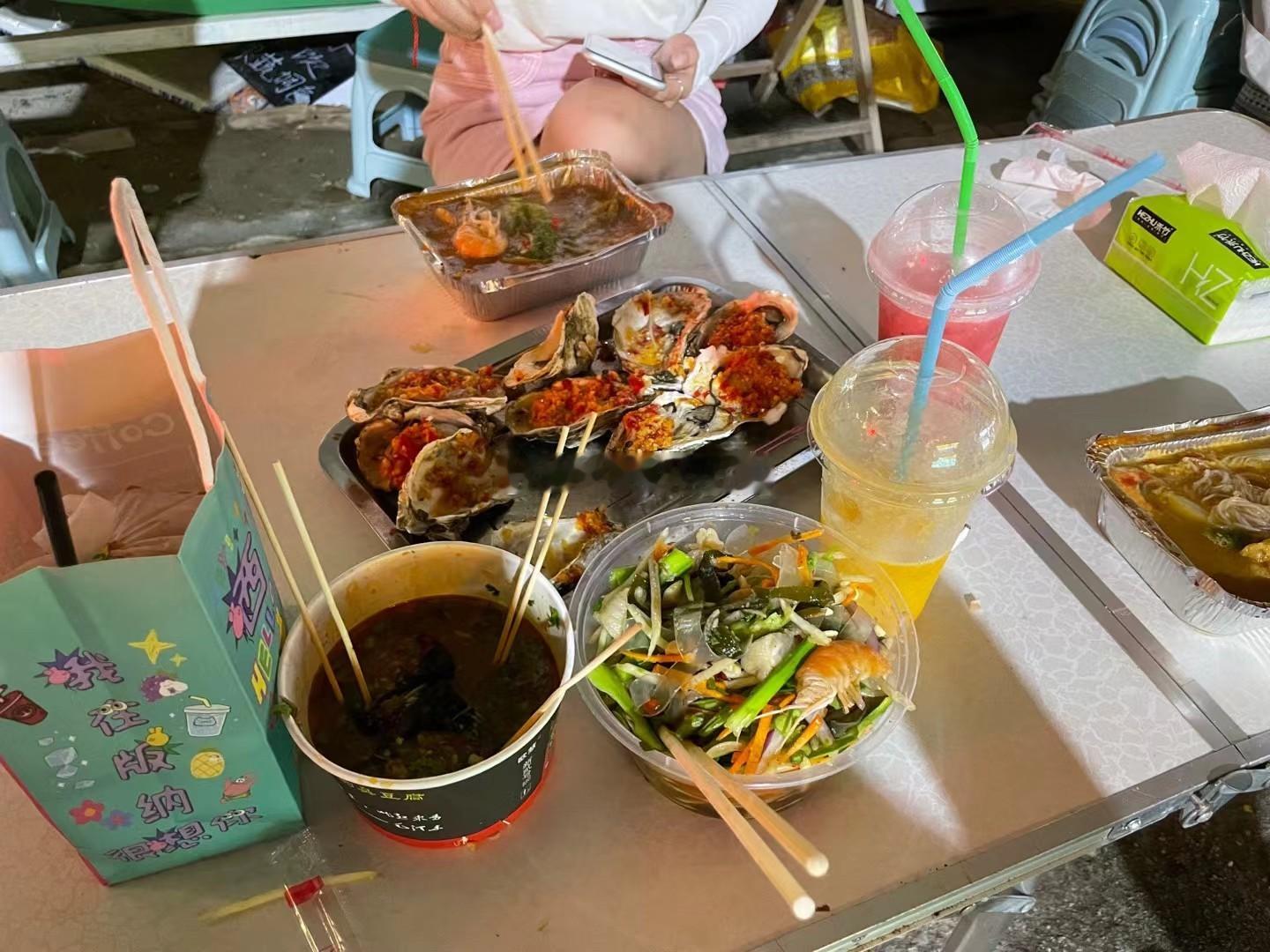 我弟结婚了在聊起快乐时 他说他最快乐的时光 是和我 还有我朋友 我们一起自驾云南