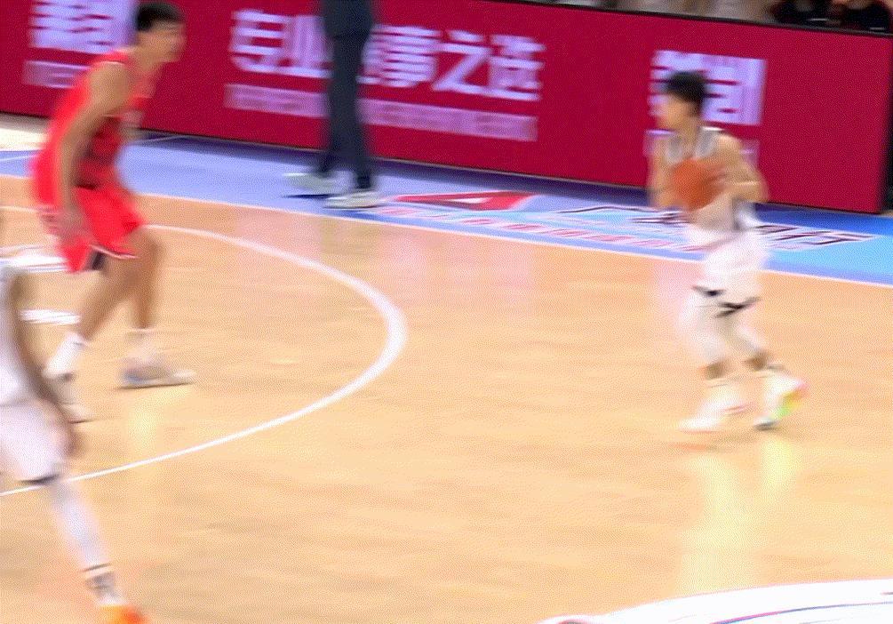 徐杰错位小打大点名徐昕，秀！cba俱乐部杯赛