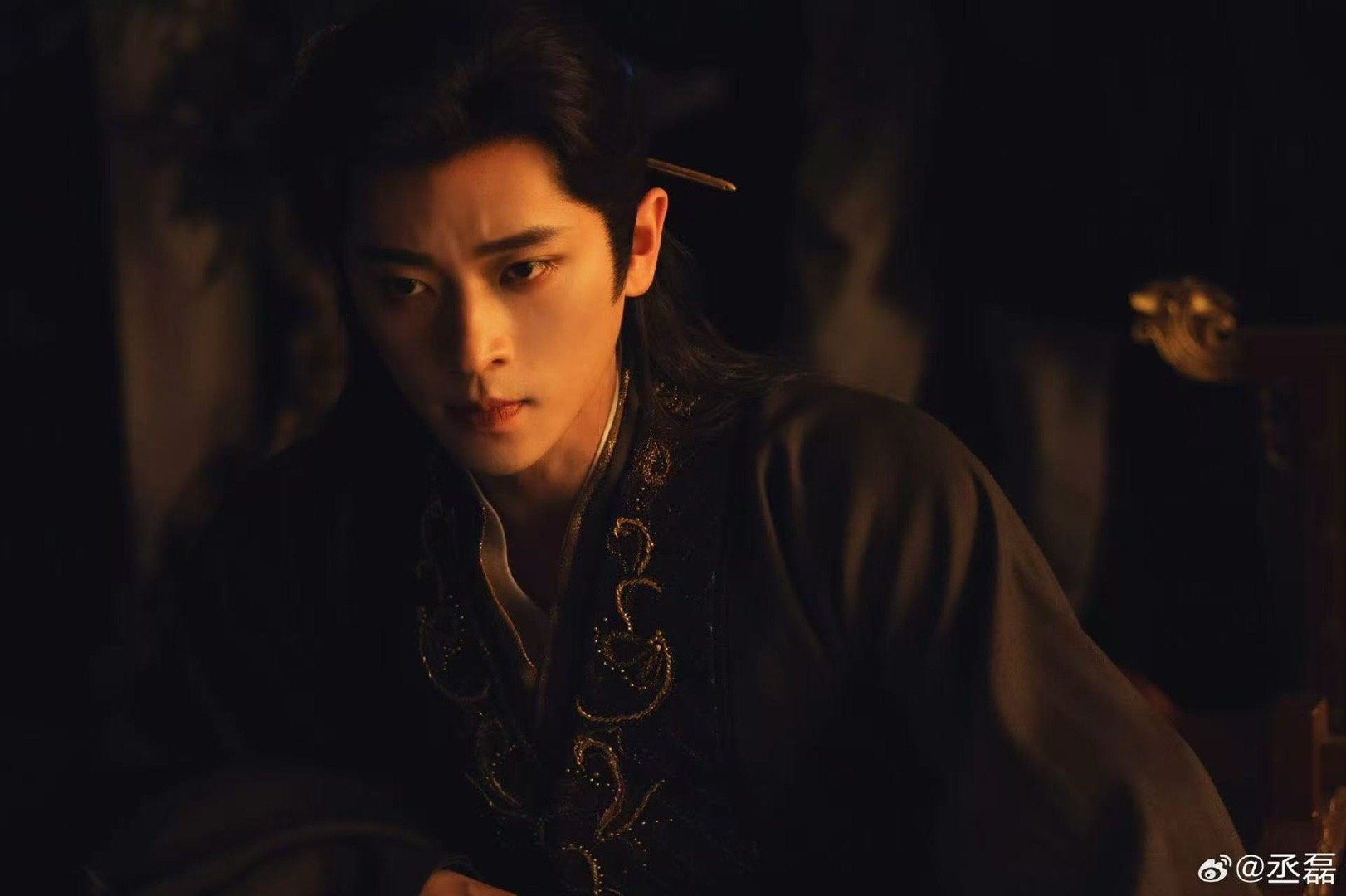 丞磊徐若晗0帧起手强制爱丞磊徐若晗cp感拉满玉簟秋 霸道军阀和坚韧小白花确实绝配