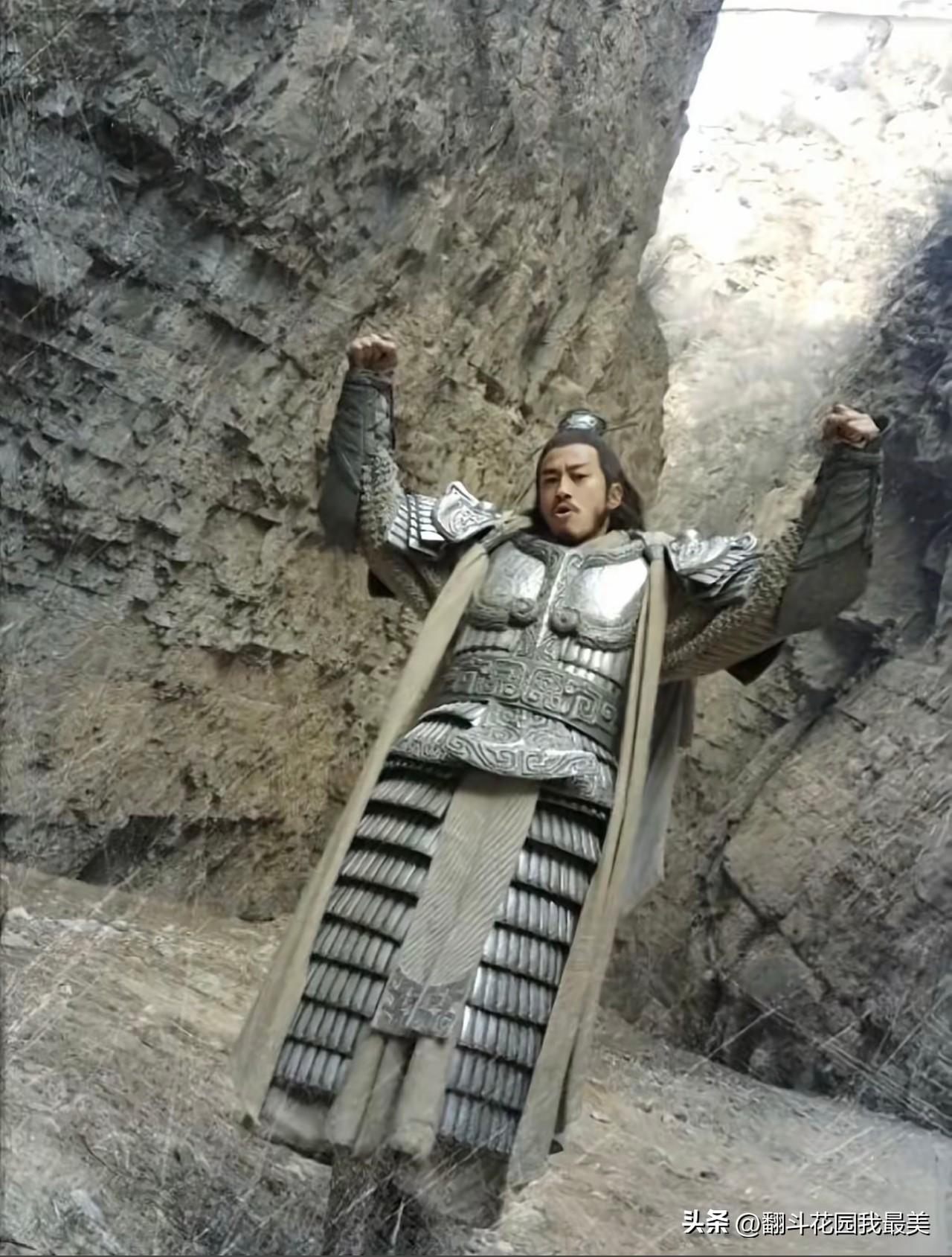 真心看不下去现在的古偶军旅剧了！

男主浓妆抹粉毫无血性，

全靠台词吹勇猛，打