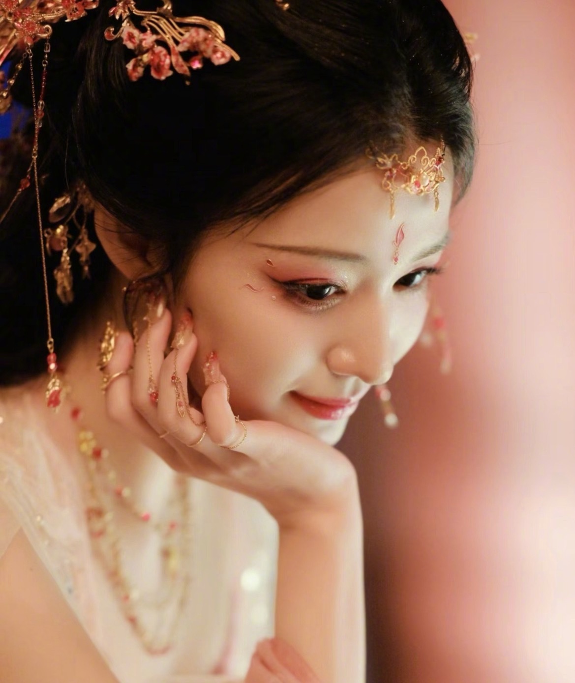 #晚安咪语##王楚然演技#可娇媚、可呆萌，这个小船好会演！庾晚音美丽的皮囊下是幽