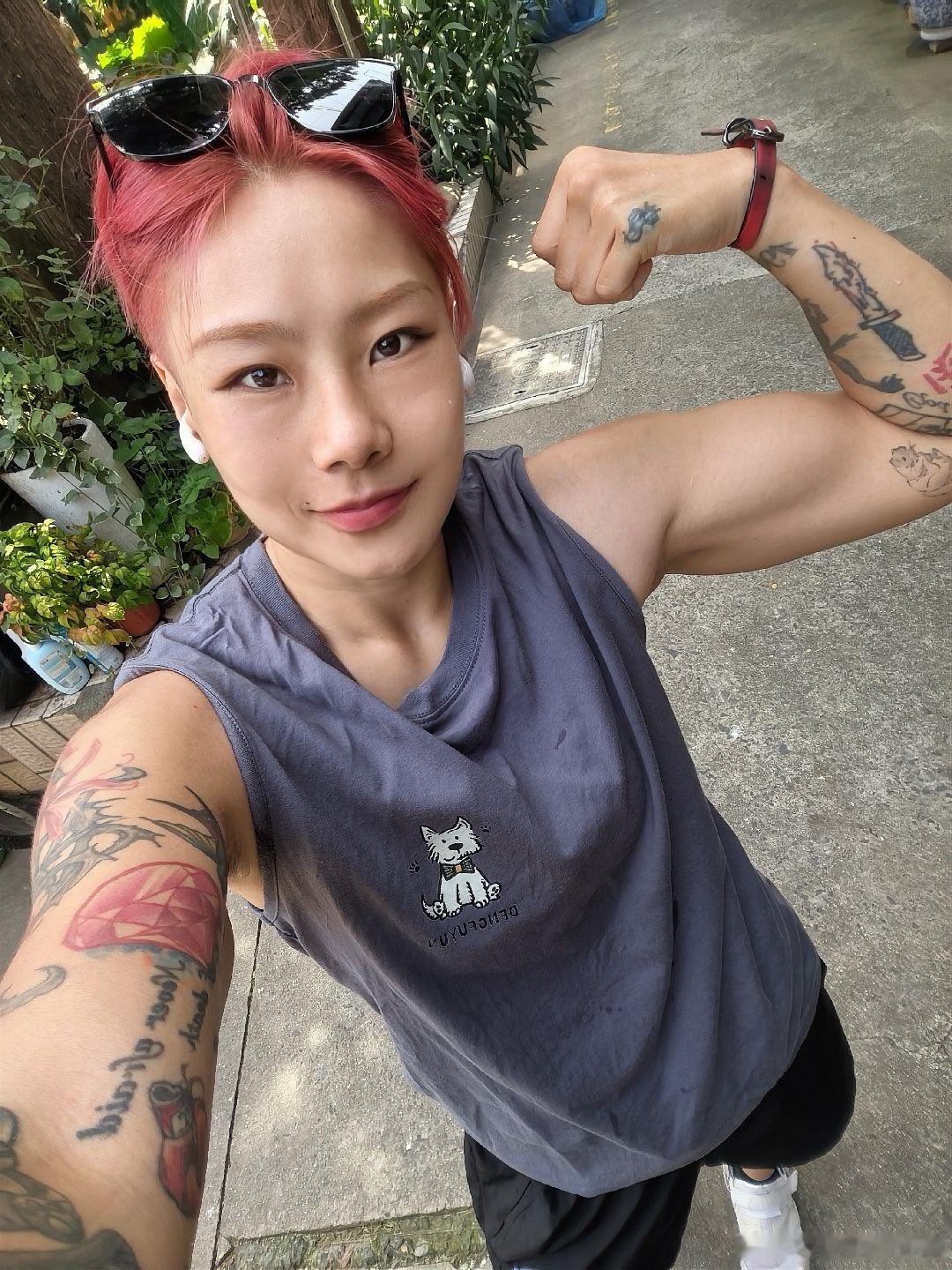 这几天感觉温度都不止37了，上午睡醒跑步，打靶，沙袋，然后再实战。买了很多水果还