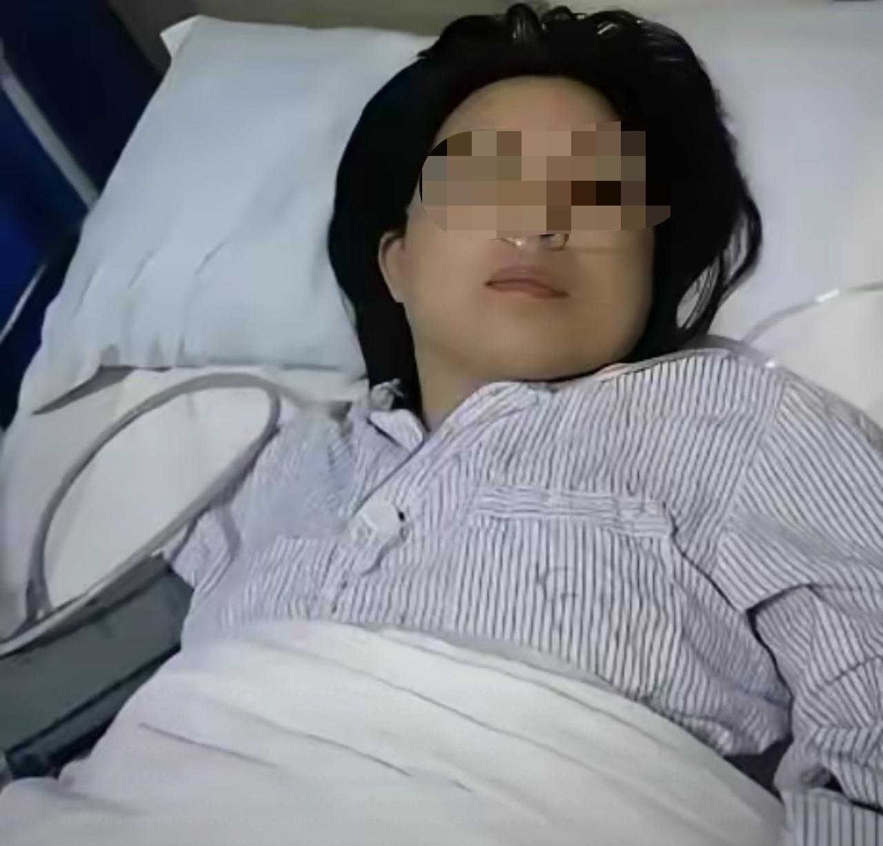 江西24岁女子病逝，未婚夫垫付30万治疗费，办完丧事准备离开，女方父亲递来一个红