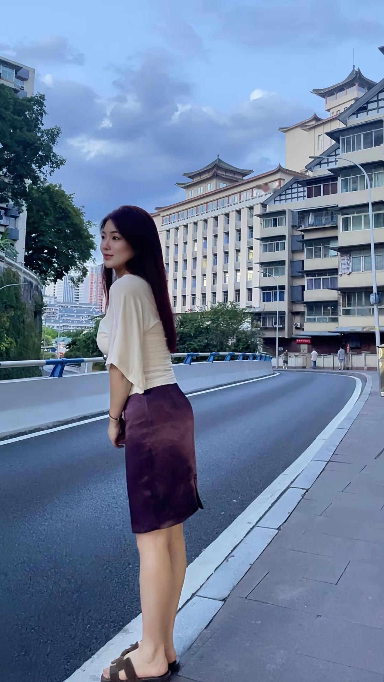 其实你们误会了  重庆的都是甜妹  隔壁四川才是母老虎重庆甜妹