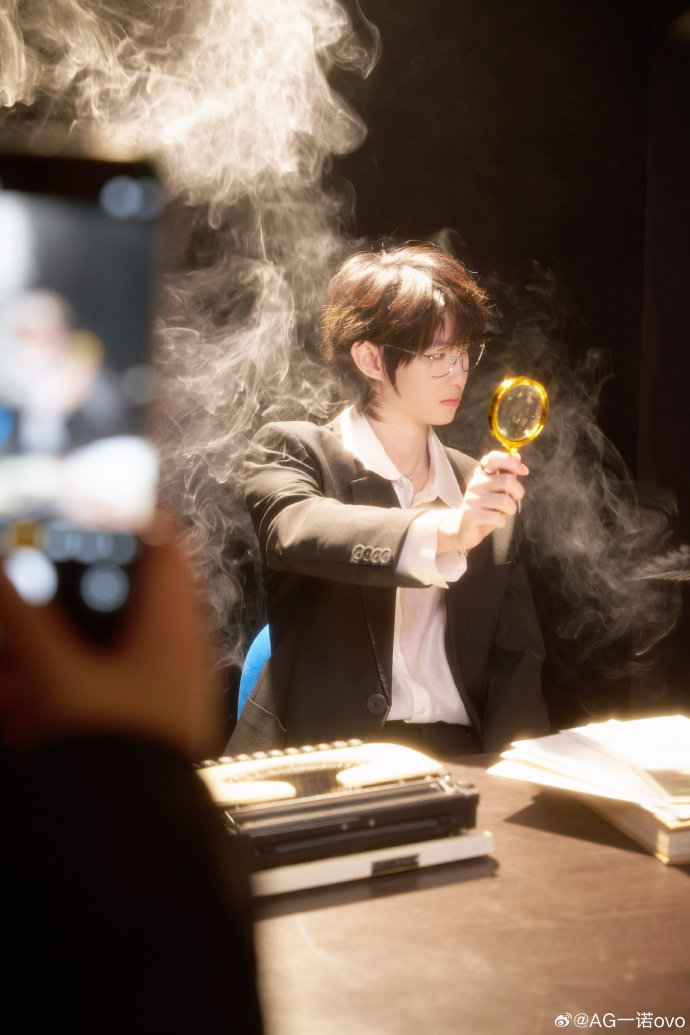 一诺整上眼镜了一诺眼镜拍摄 一诺整上眼镜了 太有感觉了!一诺xbc