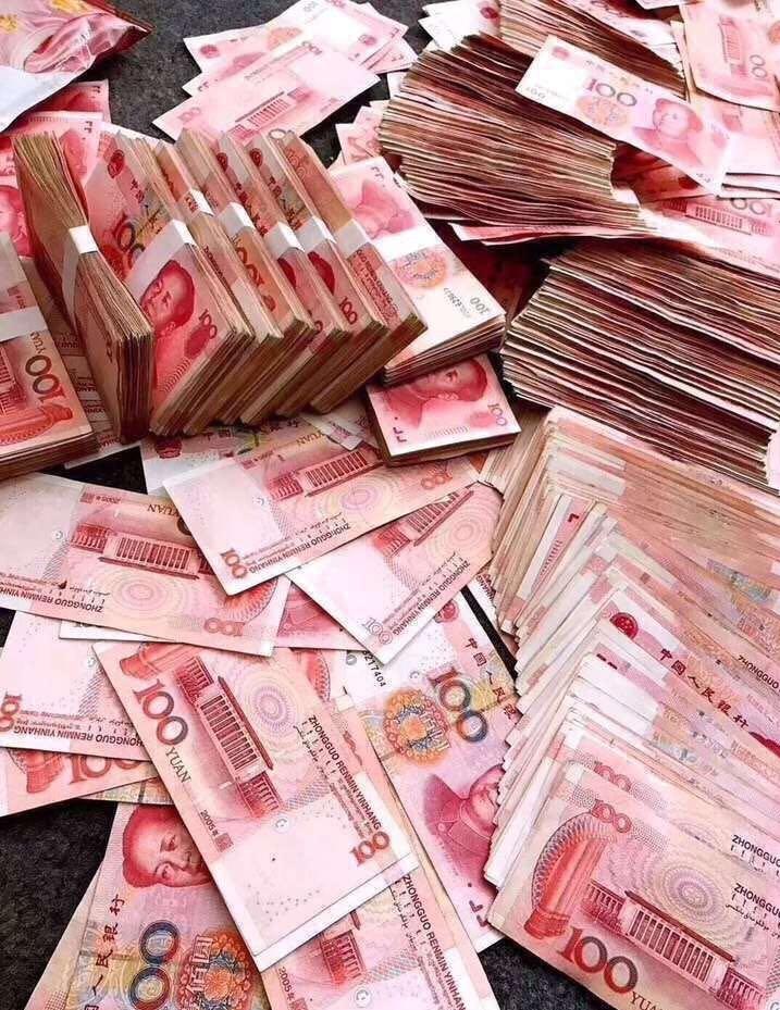 一个网红说：“钱是你做对了事情社会给你的回报，要是做错了事情你可能会有更多的钱呢