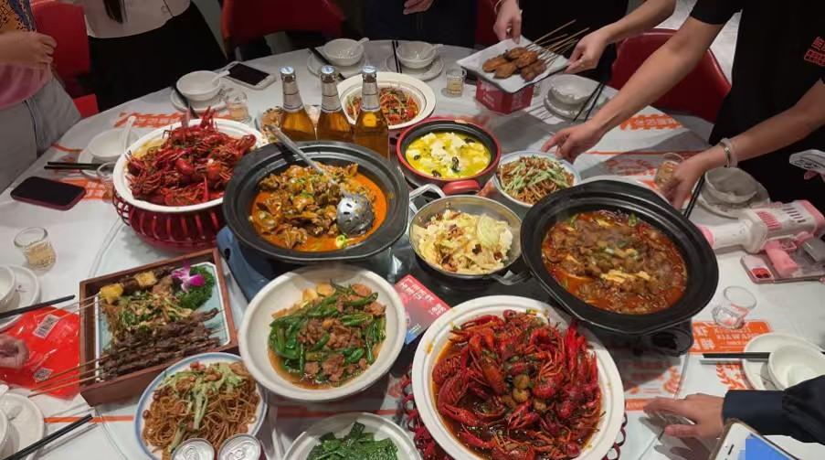 省钱省到舍不得喝咖啡，

身体垮了花三倍医药费。

朋友老张上个月体检完直接辞职