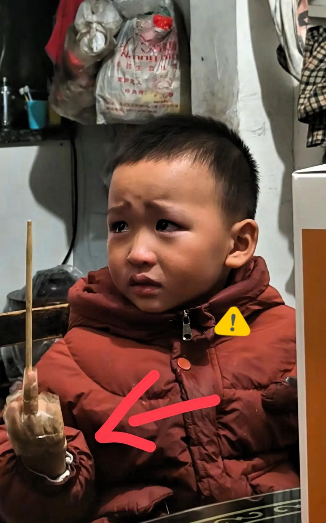 7岁娃总竖中指耍酷，讲道理全白搭，遵义这位爸爸的做法，真的又清醒又解气！
 
很