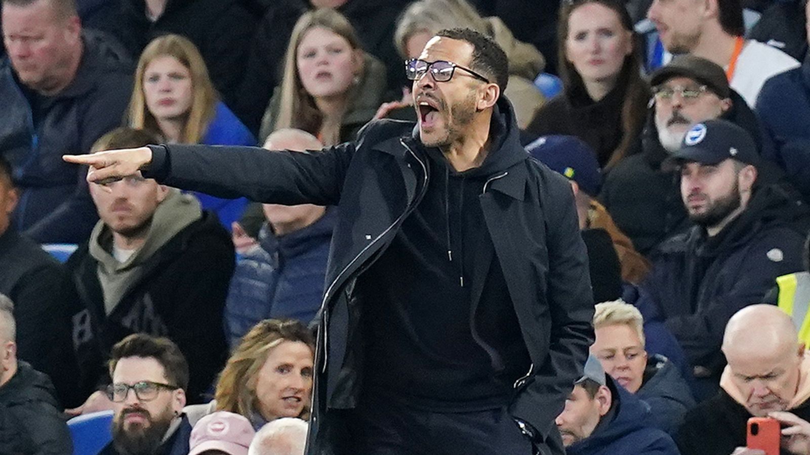 马特劳：利亚姆·罗西尼尔公开抨击球员，这让他几乎无法再待下去。尽管他的抱怨在很多