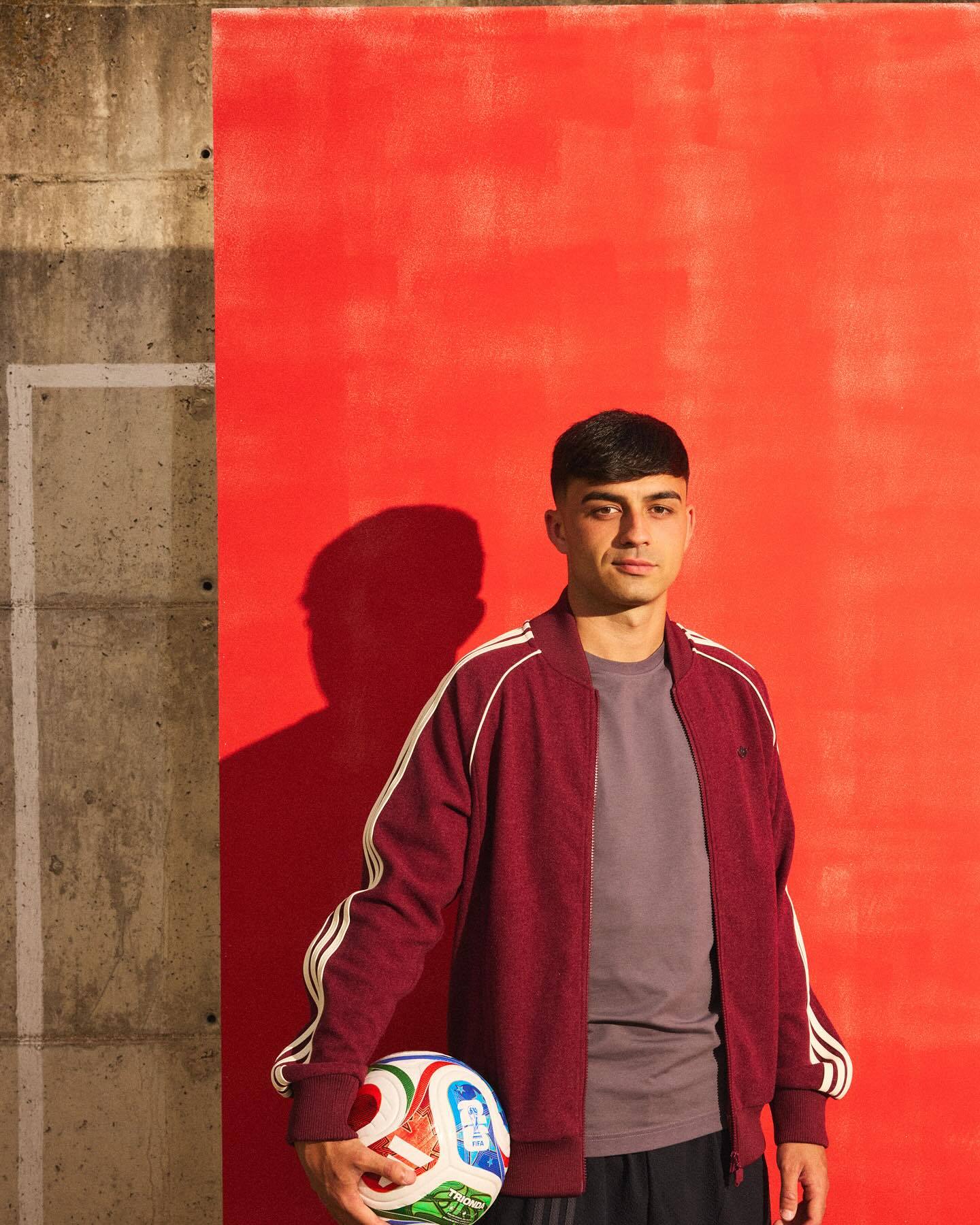 佩德里、库巴西和奥尔莫为2026年世界杯比赛用球拍摄❤️⚽🏆巴萨热点现场世界杯